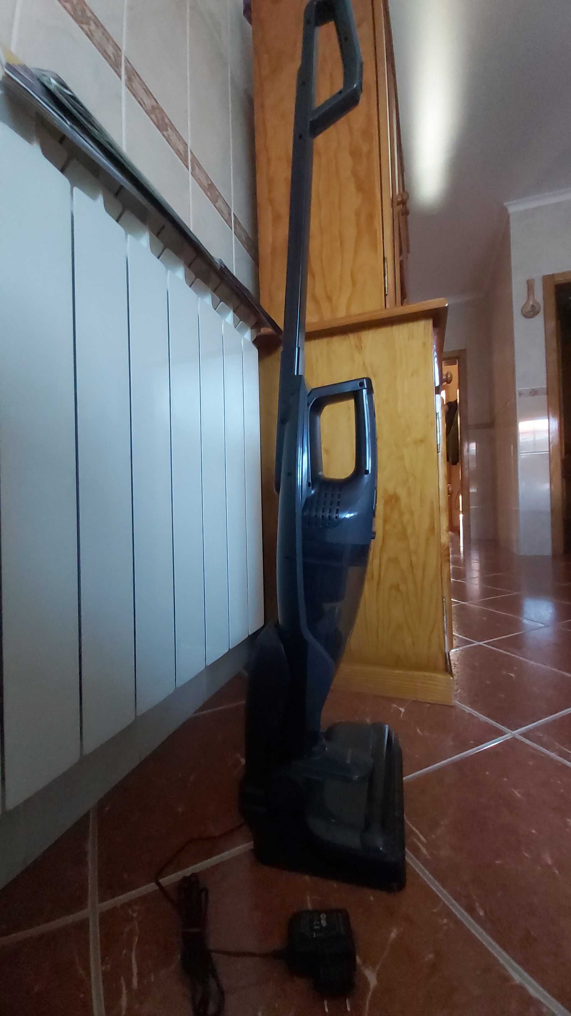 Vende-se aspirador vertical eléctrico