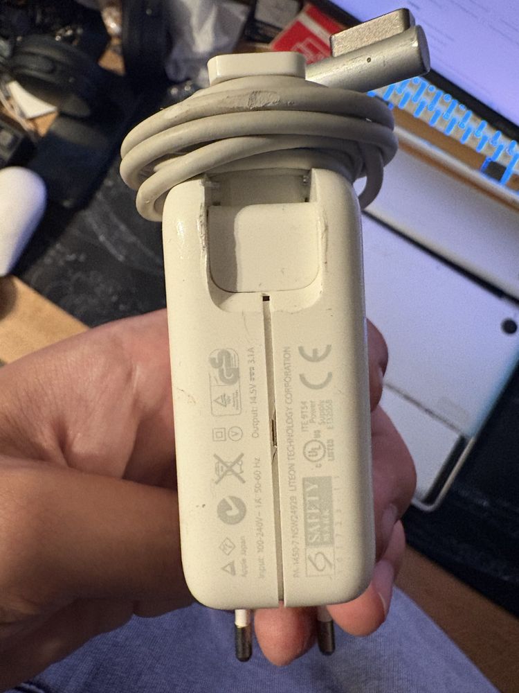 MacBook Pro A1278 13” ladowarka – uszkodzony – na części lub do napraw