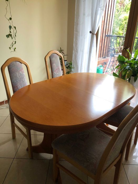 Stół z krzesłami Swarzędzkie Fabryki Mebli