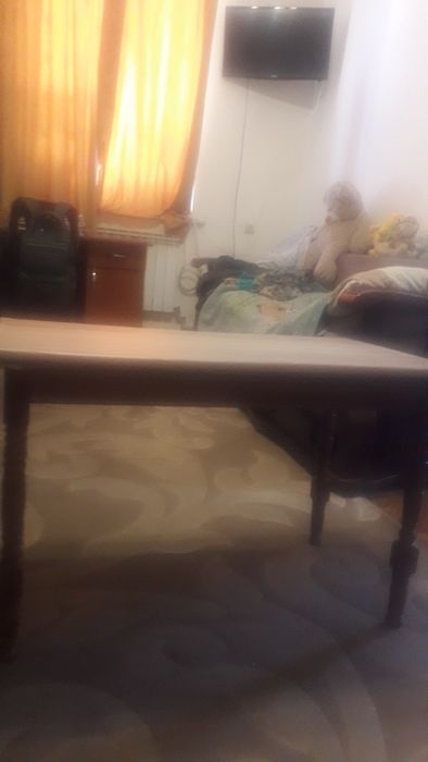 Дерев'яний   стіл
