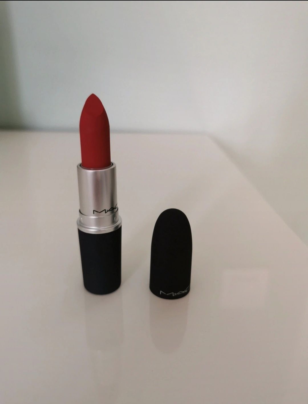 Pomadka MAC Cosmetics Devoted To Chili