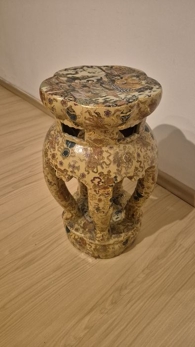 Stołek, podstawka pod kwiatek, siedzisko