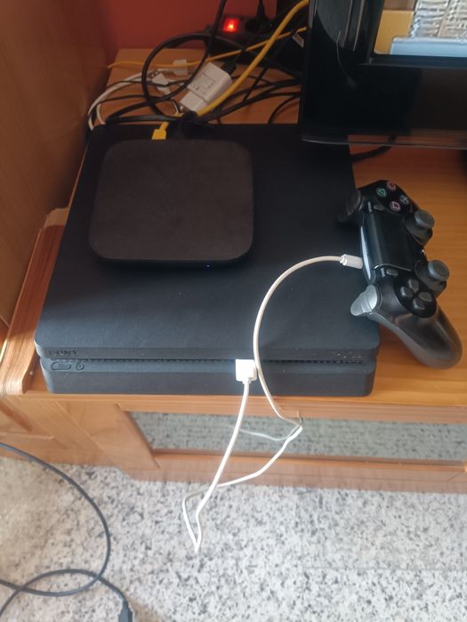 PS4 slim 1TB + comando