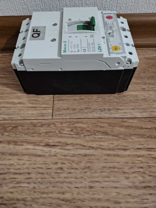 Силовий автоматичний вимикач