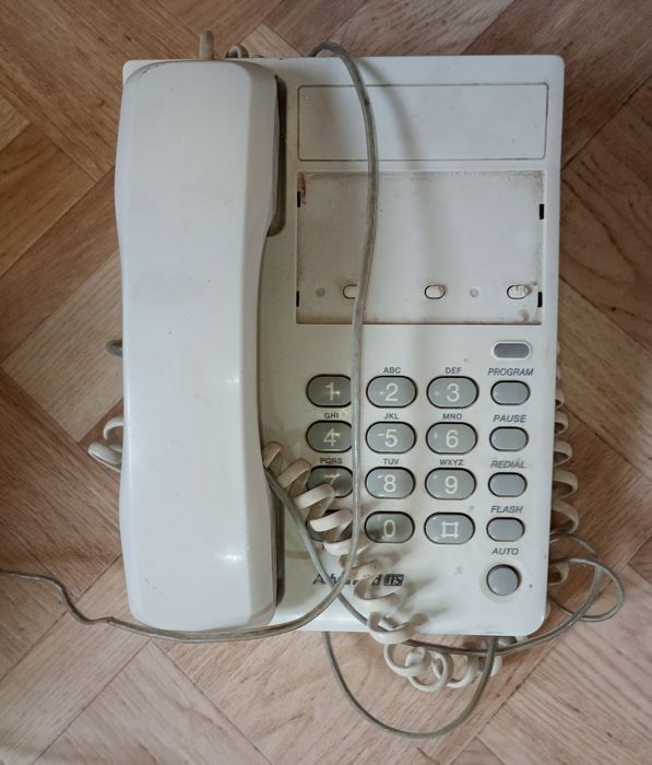Вінтаж телефони та електролічильники