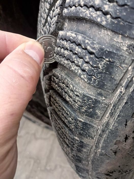 Продам резину r17 225/50 можно з дисками