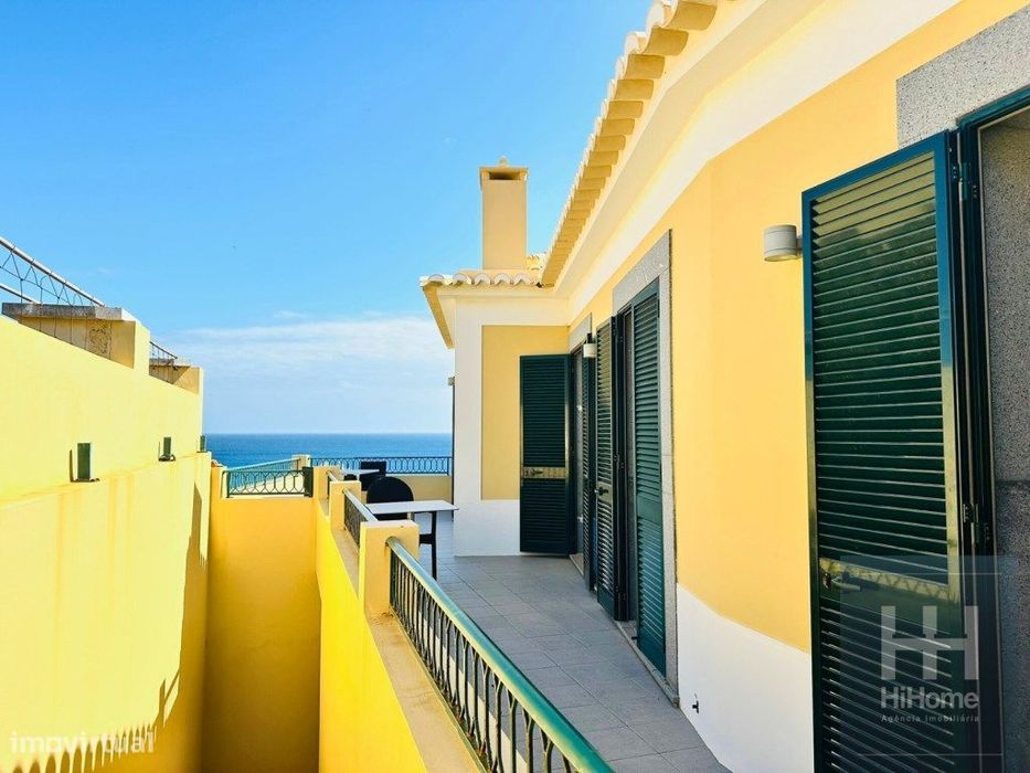 Prédio com comércio e habitação na Vila Baleira, Porto Santo