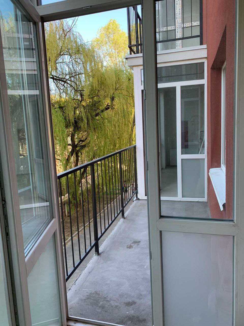 3-к. квартира 96 м2 з балконом та лоджією за вул. Лепкого