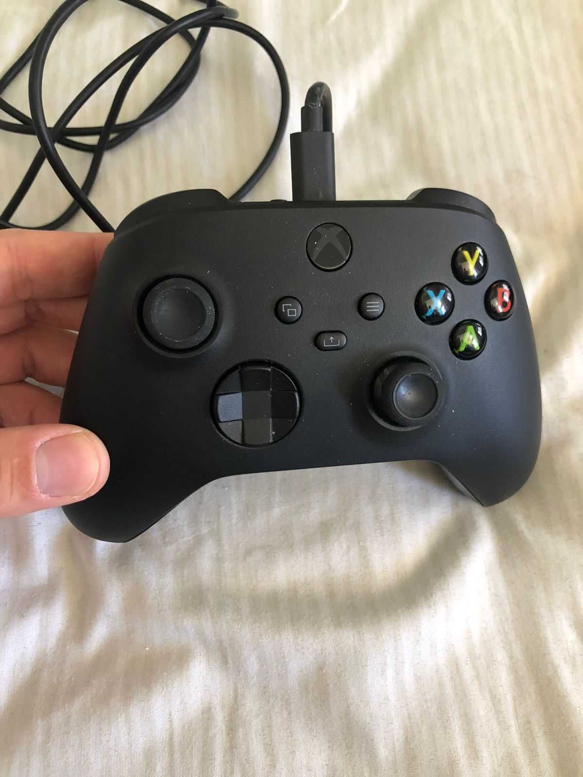 Comando Xbox Series X/S/One/ PC com fio POWER A  em bom estado.