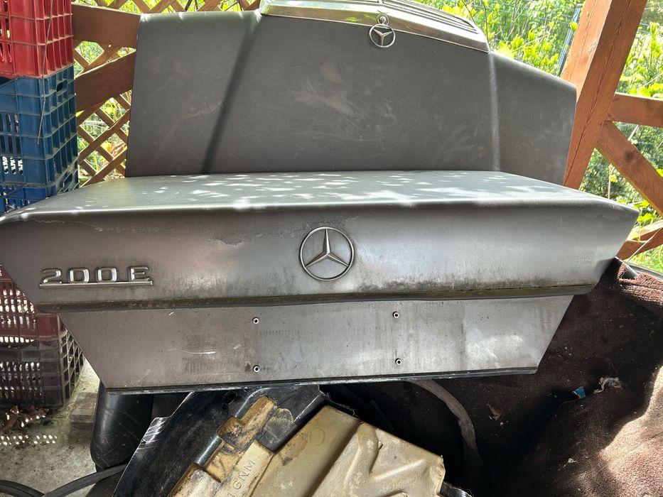 Klapa maska tył mercedes w124