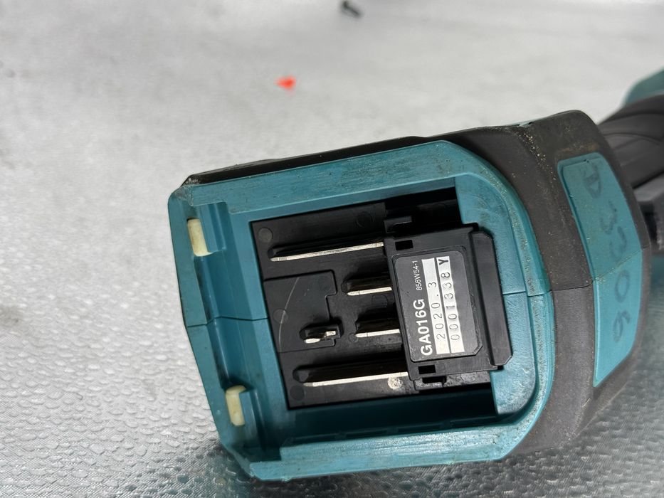 Болгарка (угловая шлифмашина) аккумуляторная Makita GA016 g