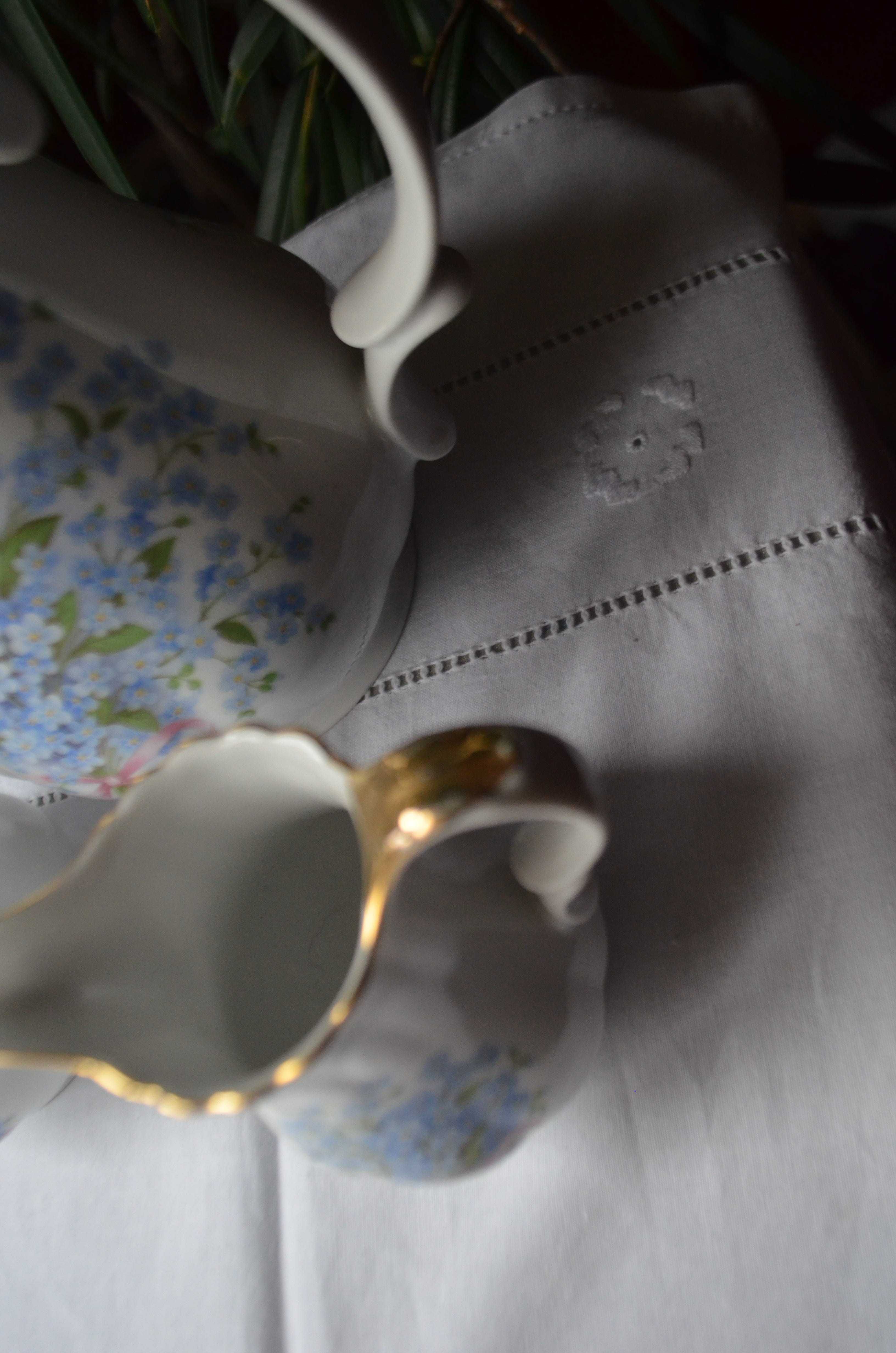 porcelana środek stołu niezapominajki MHM 22 karatowe złoto