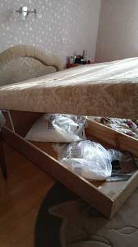Ліжко на пружинному блоці з підйомним механізмом та нішами для білизни