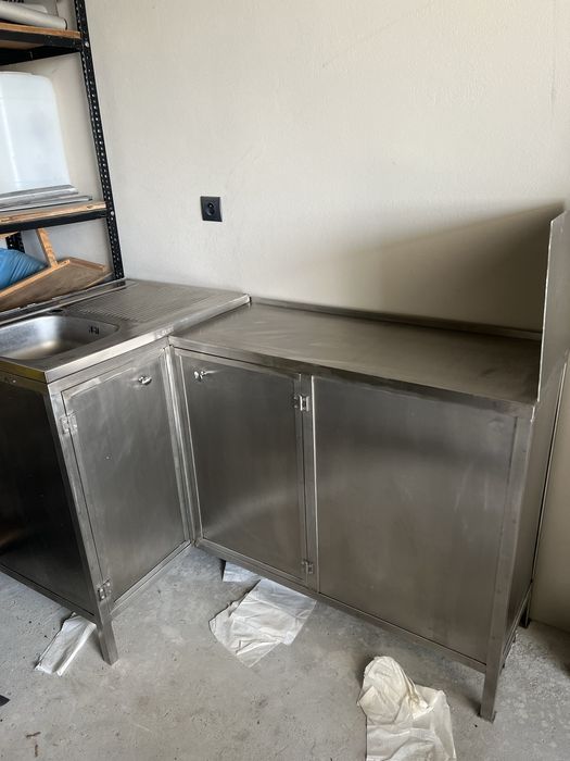 Stół ze stali nierdzewnej