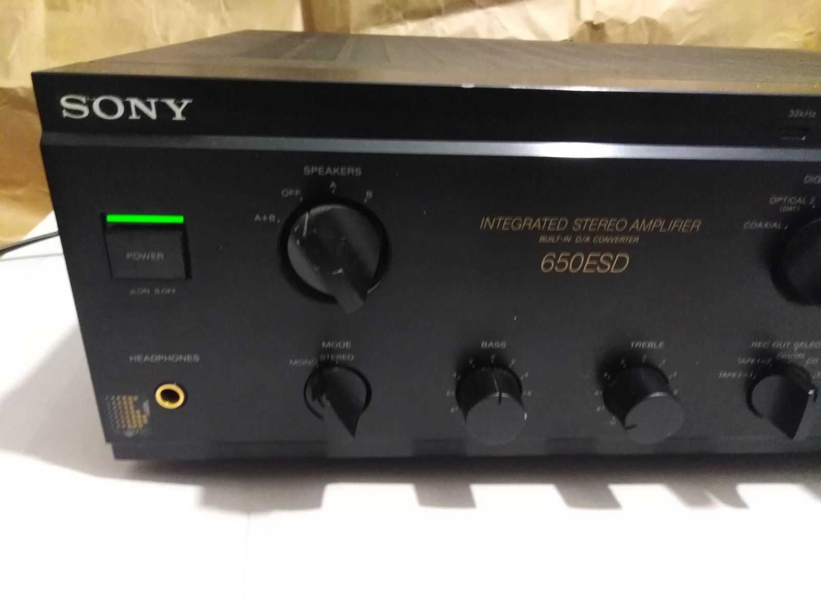 Интегральный усилитель SONY TA-F 650 ESD.