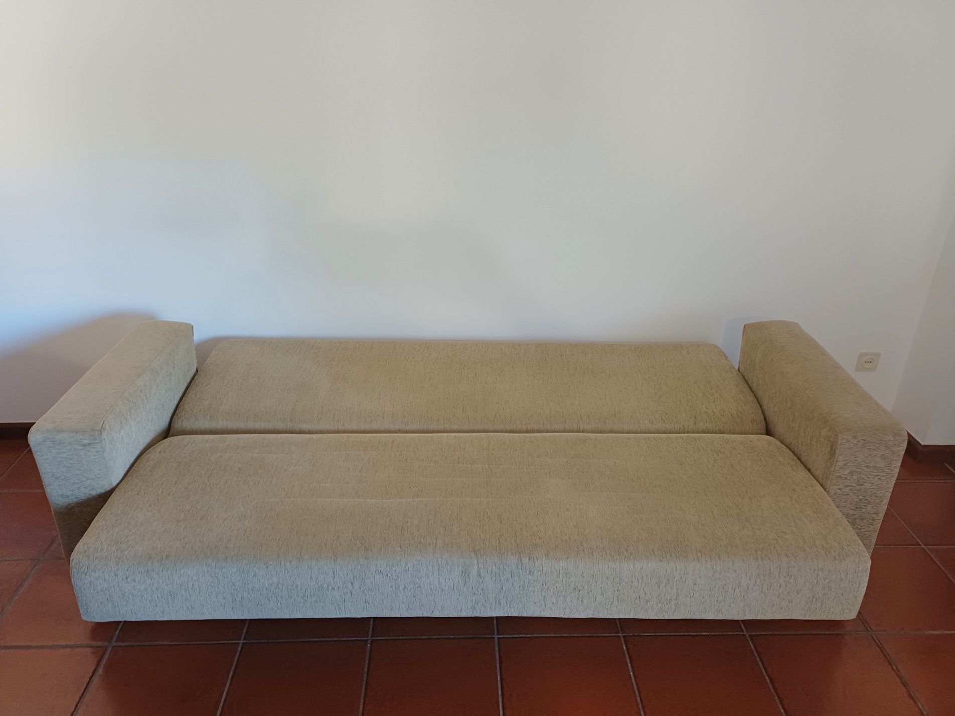 100 € Sofá cama usado em bom estado.