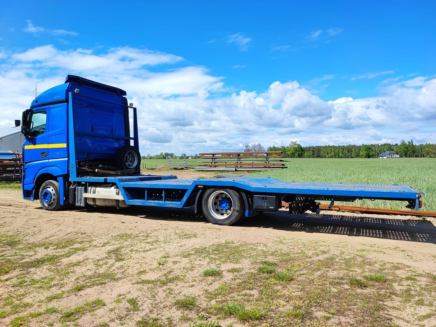 Mercedes Actros 1833 laweta pomoc drogowa najazd platforma Man Scania