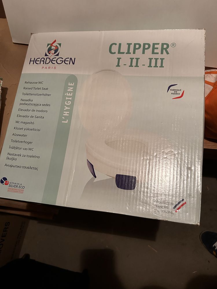 Nasadka toaletowa z klipsami mocującymi CLIPPER II firmy Herdegen