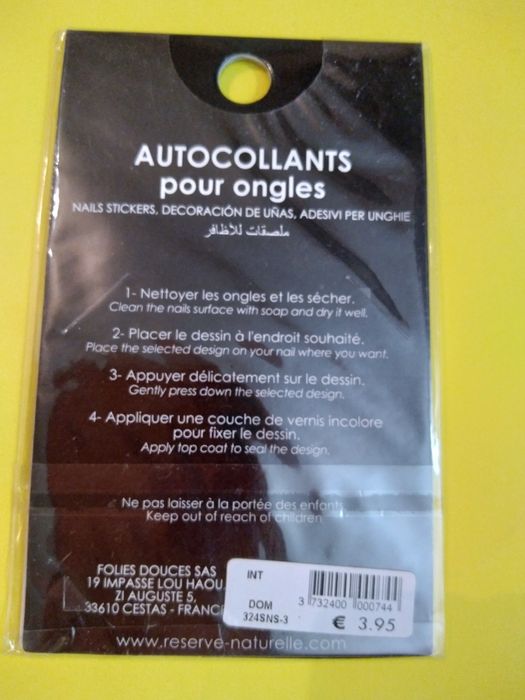 Наклейки-стразы для дизайна ногтей.