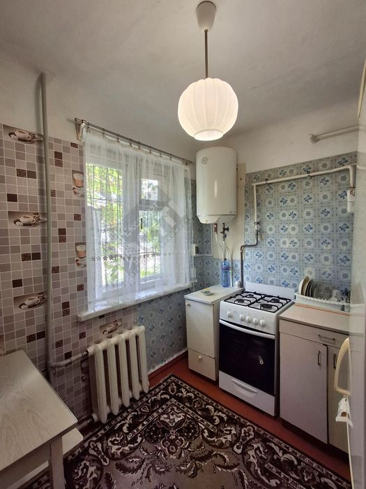 Продам 2-х кіімнатну квартиру + гараж  17 Квартал.