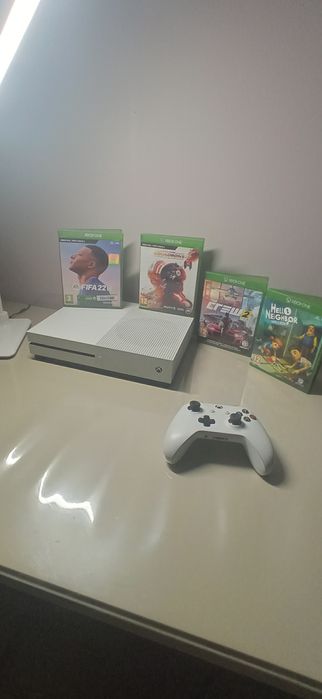 Xbox one s 500 GB + 4 gry + 1 pad + kable