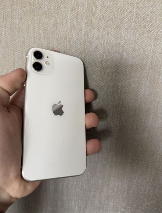 Продам 11 айфон на 128