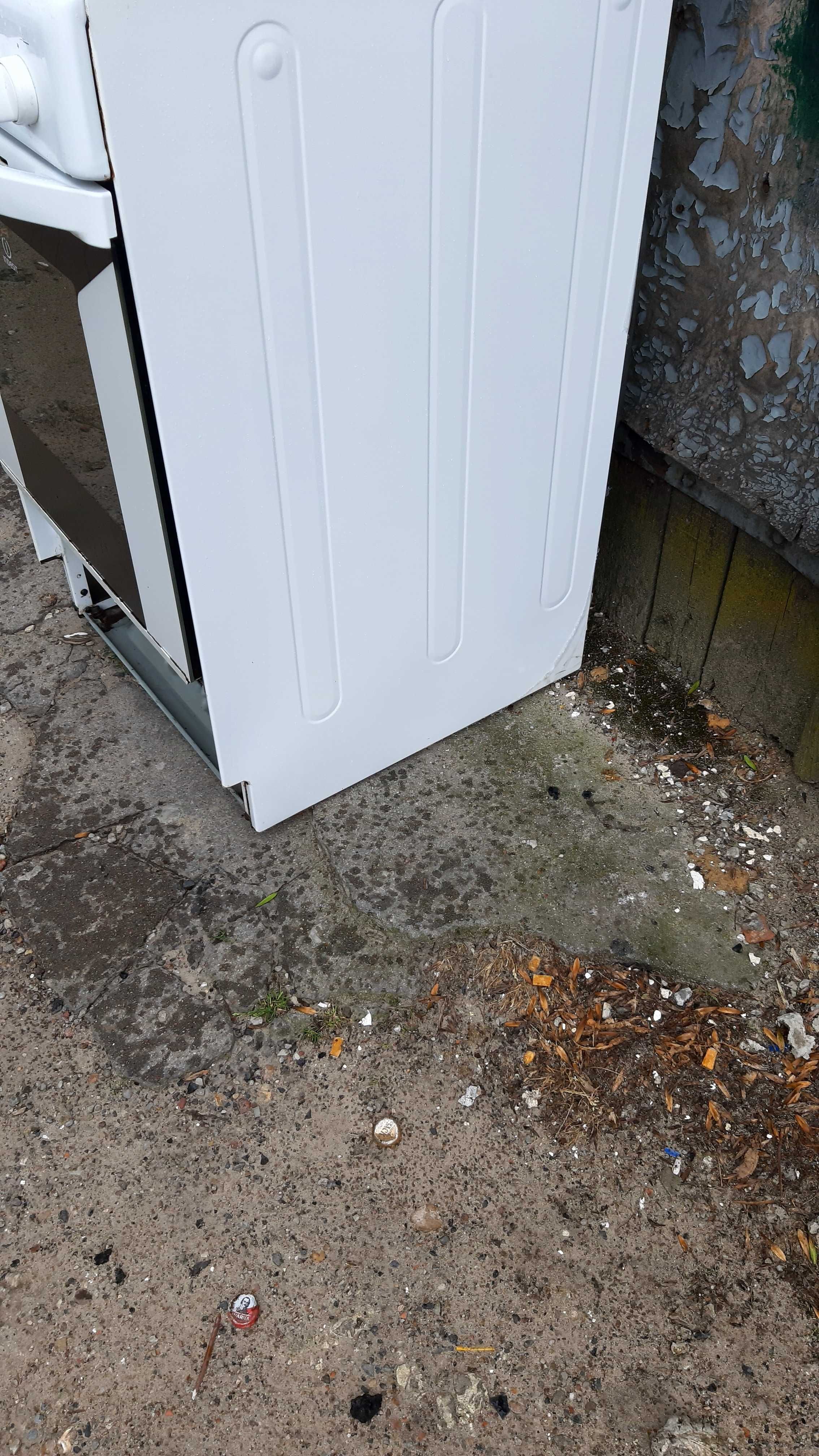 Kuchenka Indesit gazowo-elektryczna w pełni sprawna stan dobry używany