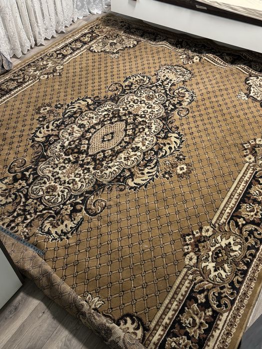 Продам великий килим на підлогу