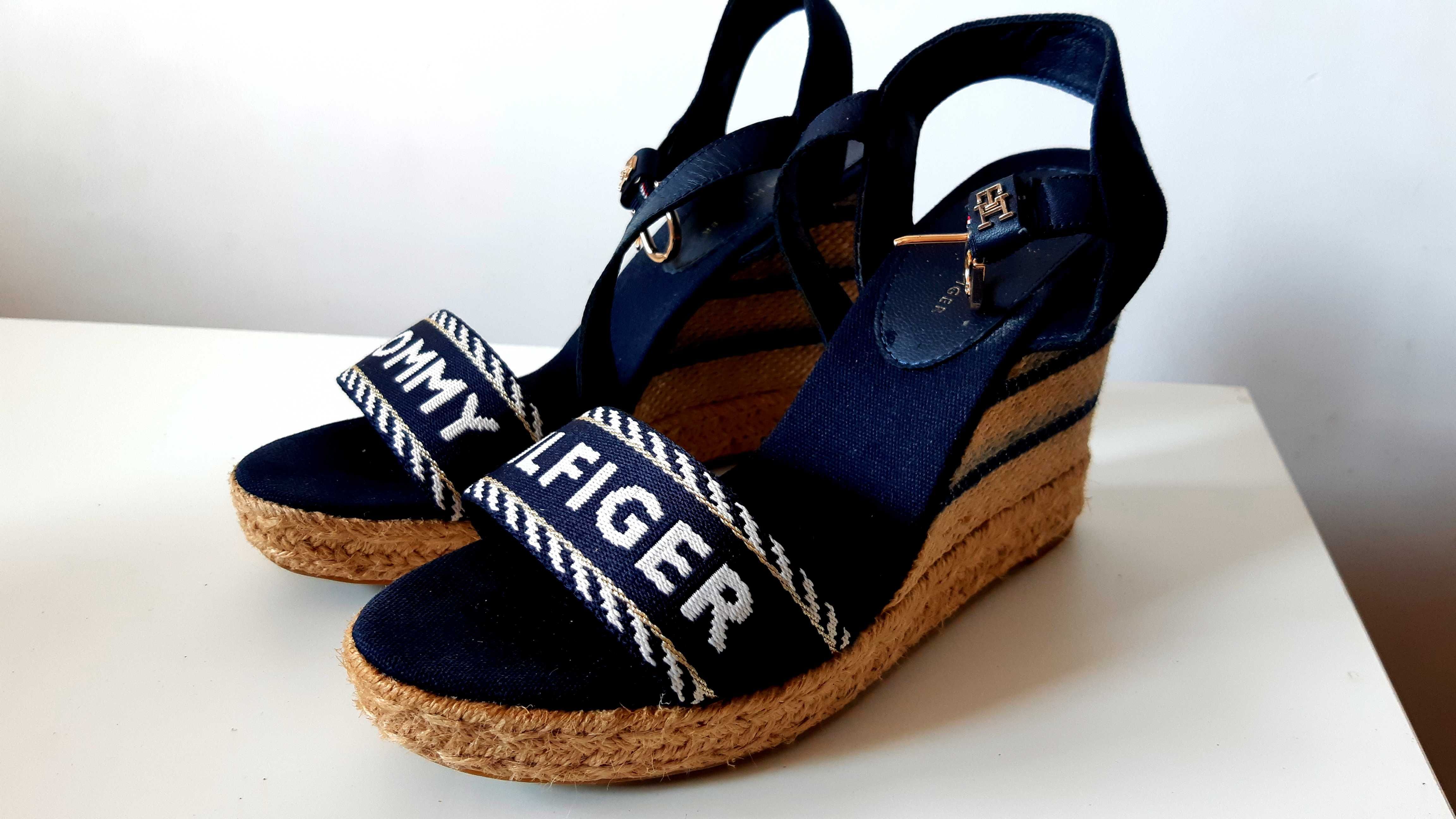 Tommy Hilfiger sandały na obcasie super warto modne
