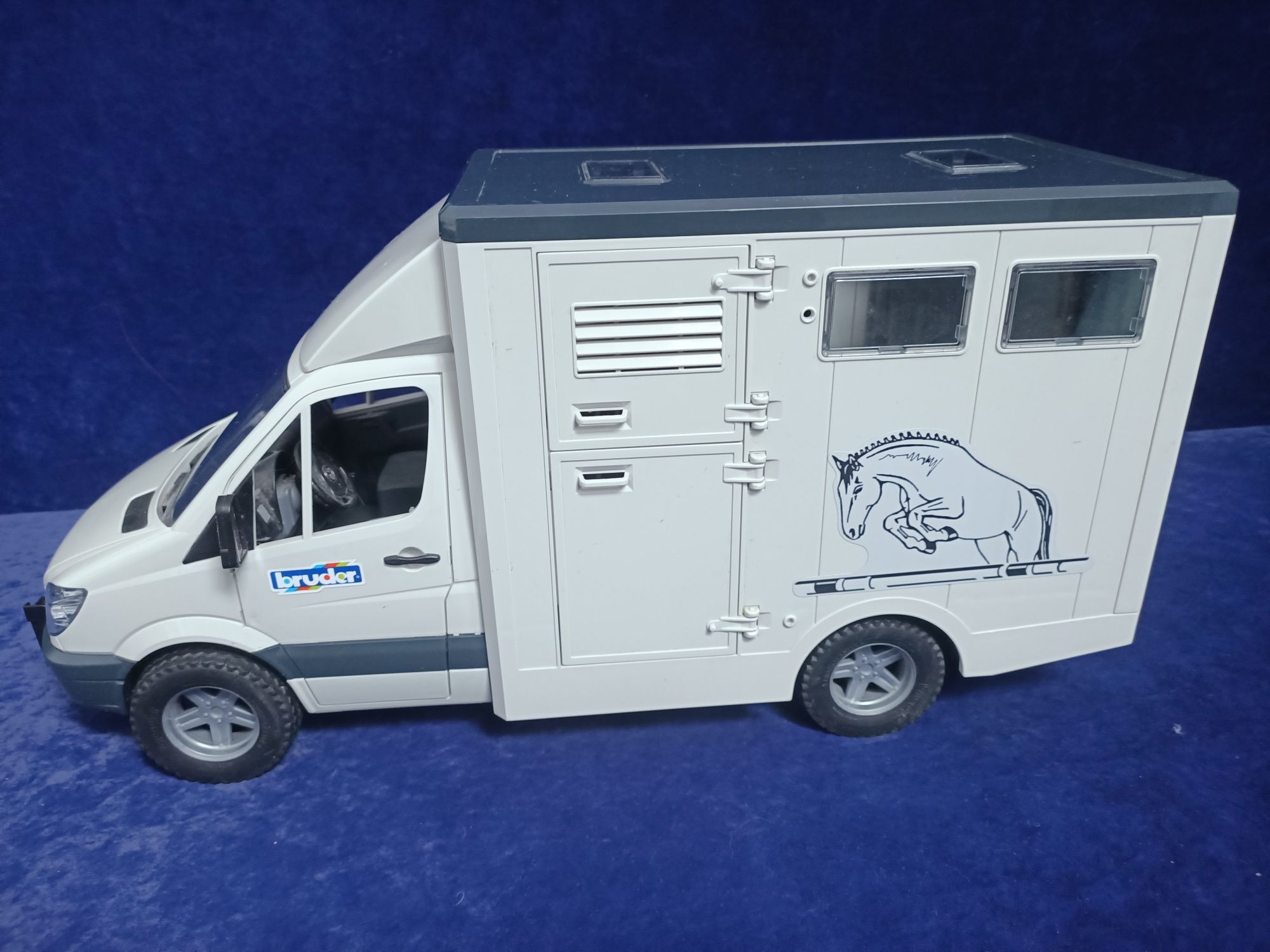 Bruder Mercedes sprinter 43 cm do przewozu koni