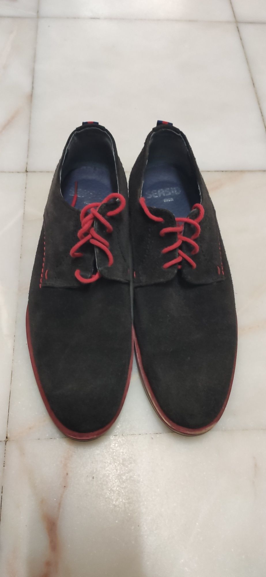 Sapatos 41 preto e vermelho