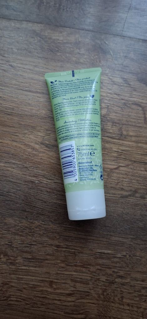 Nivea Purifying Rice Scrub to intensywny peeling z naturalnego aloesu