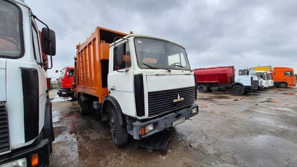 МАЗ-533702-240 -  Спецтехніка сміттєвоз (мусоровоз)