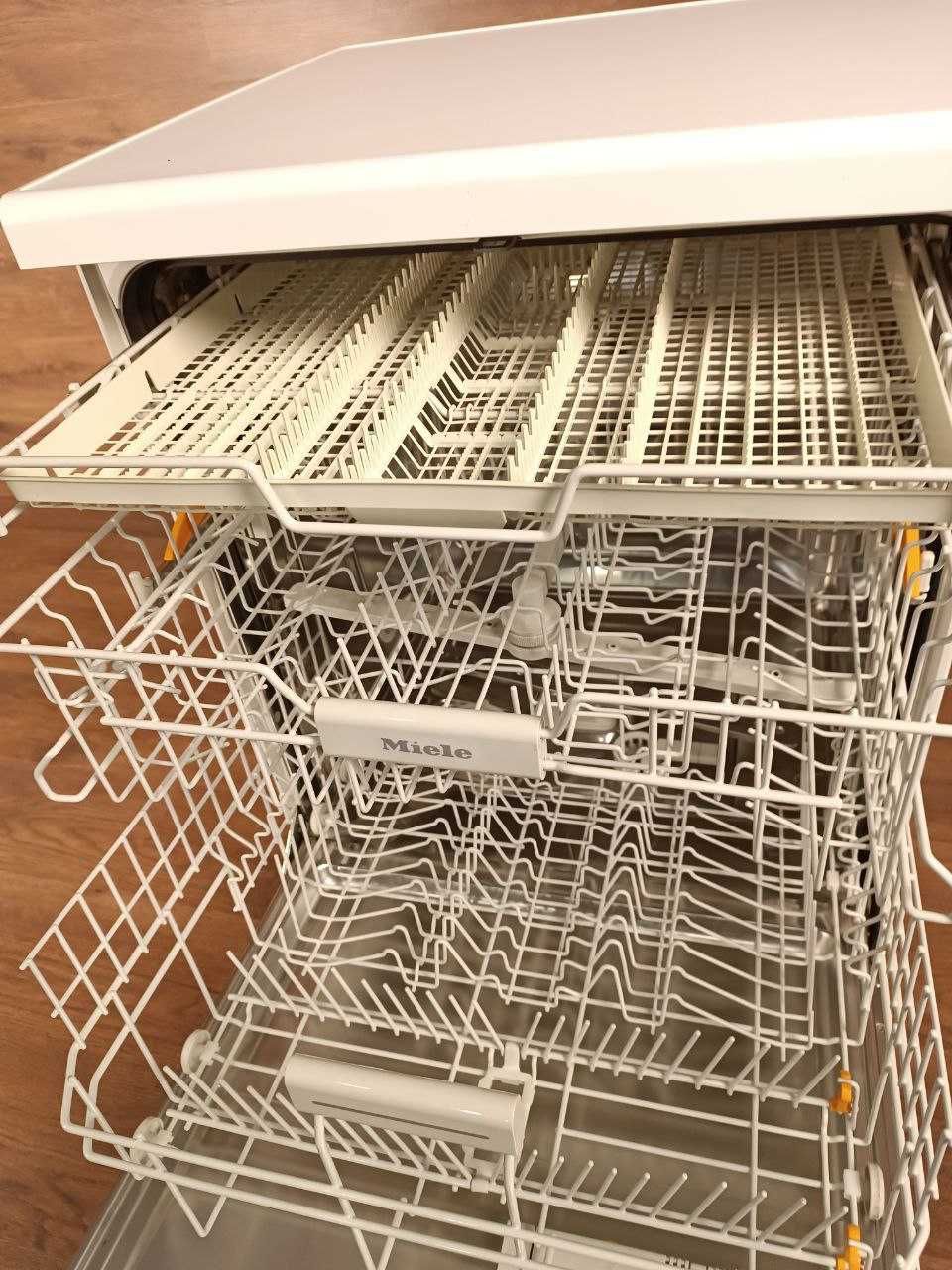 Посудомийна машина 
Miele G 4910 SC 60см окремостояча