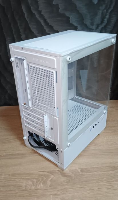 Комп'ютерний корпус MSi