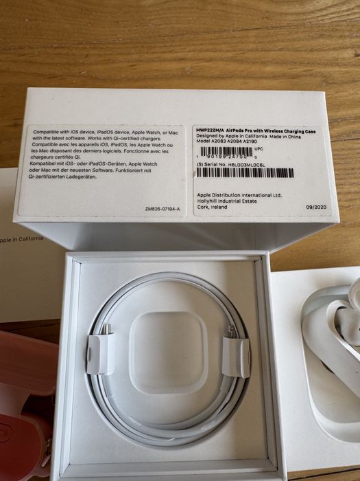 Apple AirPods Pro (1. generacja) + akcesoria nowe + etui!