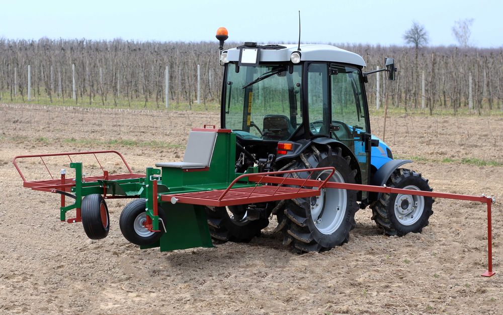 Sadzarka do drzew i krzewów SDK-DN KRÓLIK l dozownik nawozu