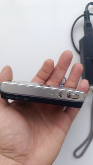 Máquina digital Sony cybershot dsc-w310 prateada com cartão de memória