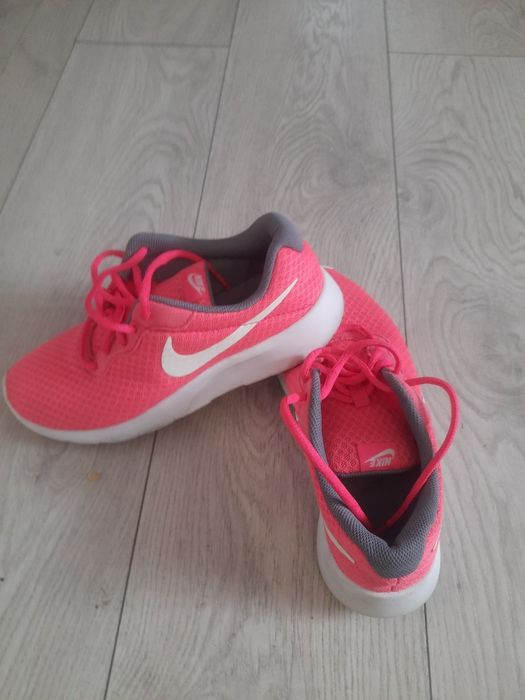 Sprzedam buty sportowe nike