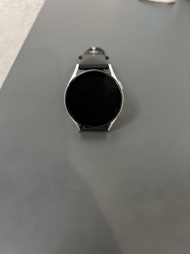 Продам смарт годинник Galaxy Watch4