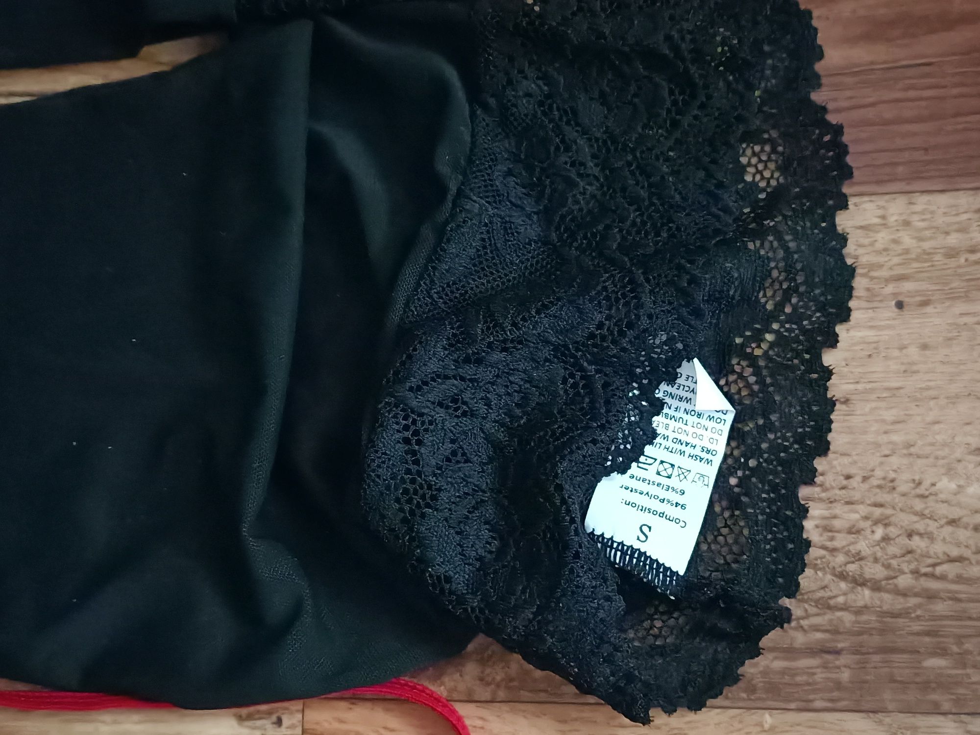 Piękna Czerwona Bielizna  i samonośne  pończochy  rozmiar S