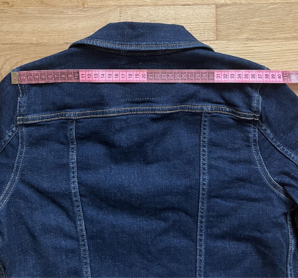 Жіноча джинсова куртка levis розмір S
