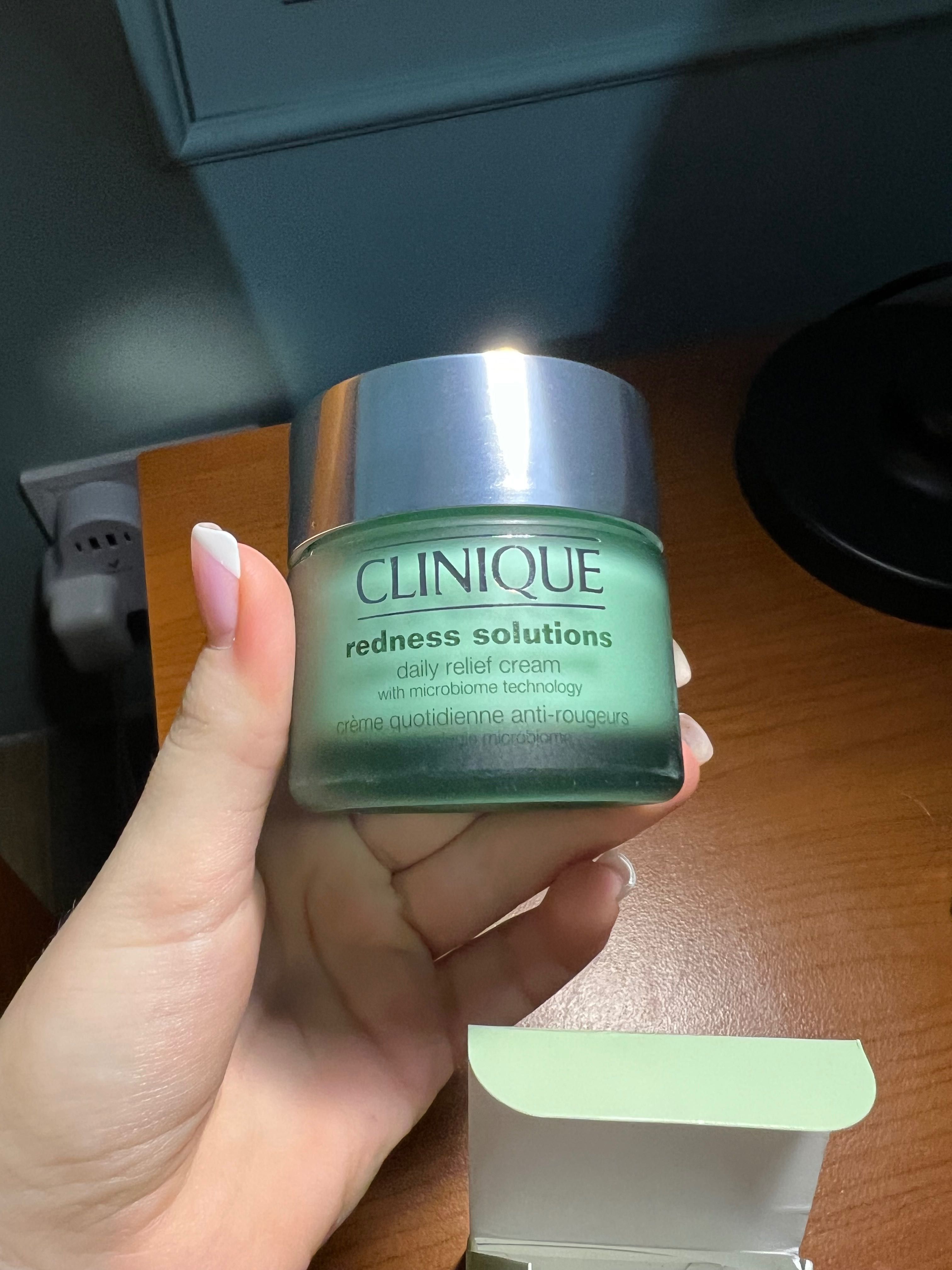 Clinique Redness Solutions Daily Relief Cream