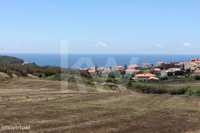 Terreno urbanizável em Ribeira d'Ilhas com vista de mar e viabilidade