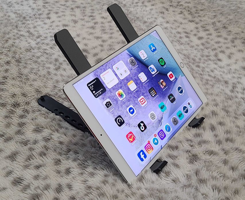 Дуже зручна і надійна підставка під планшет. Германія. Нова.