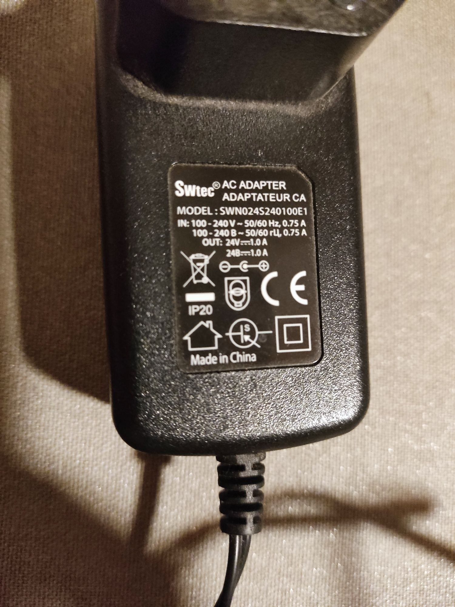 Carregador/transformador 12V 1A/ 12V 1.25A/ 22V 1A/ 24V 1A - 5€ cada