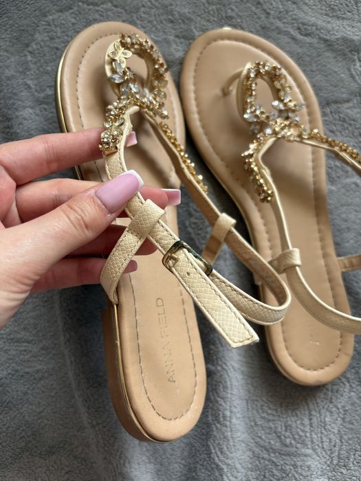 Złote płaskie sandałki japonki ozdobne na lato rozmiar 39