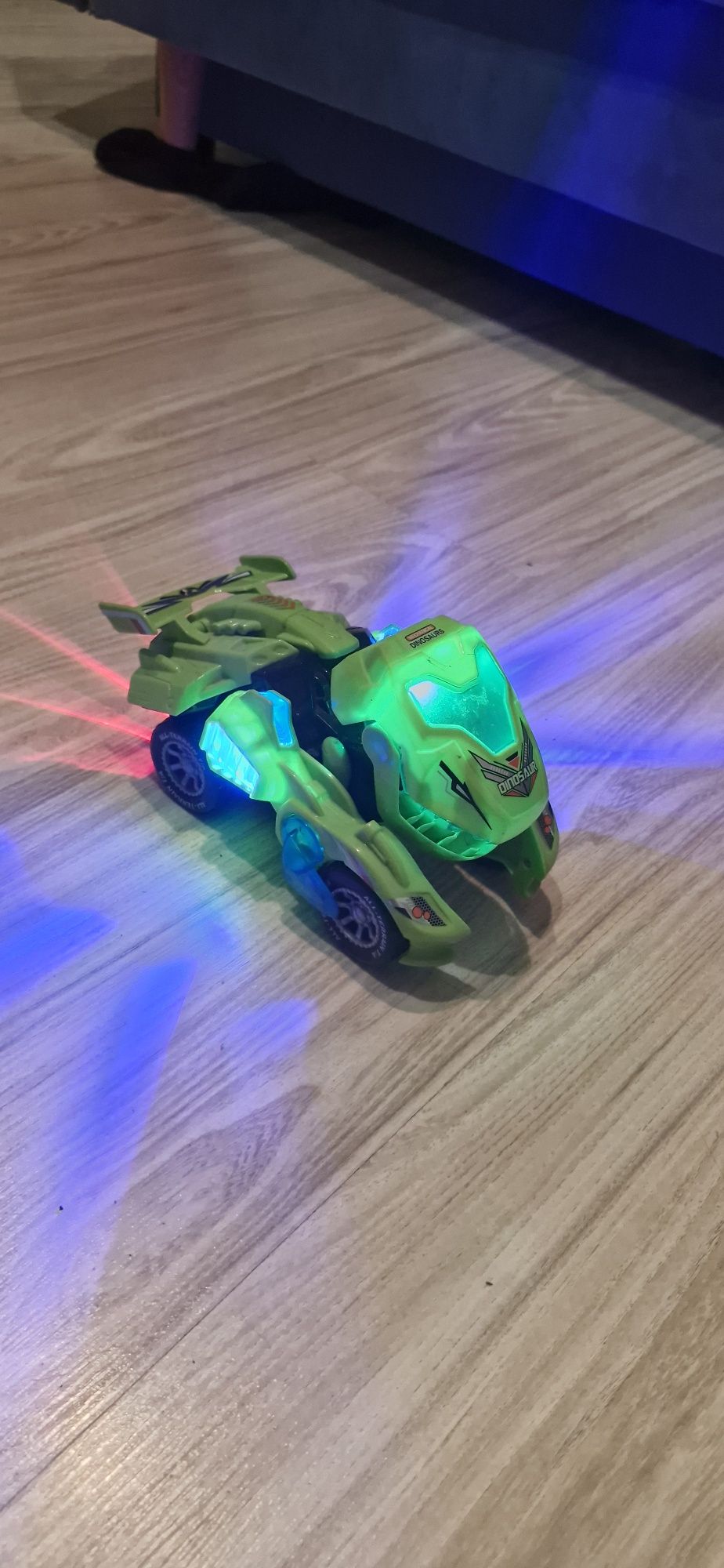 Auto robot dinozaur