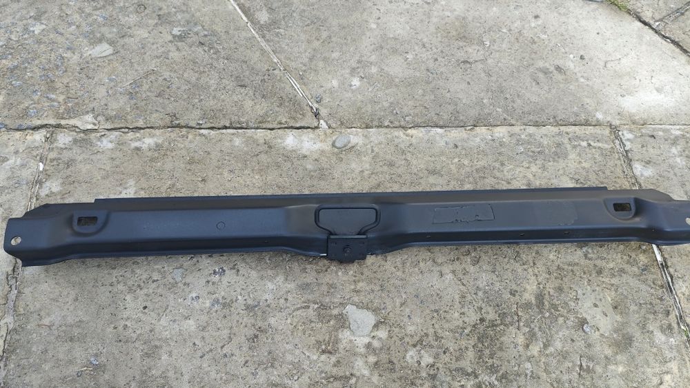 VW T4 верхня перемичка передньої панелі.