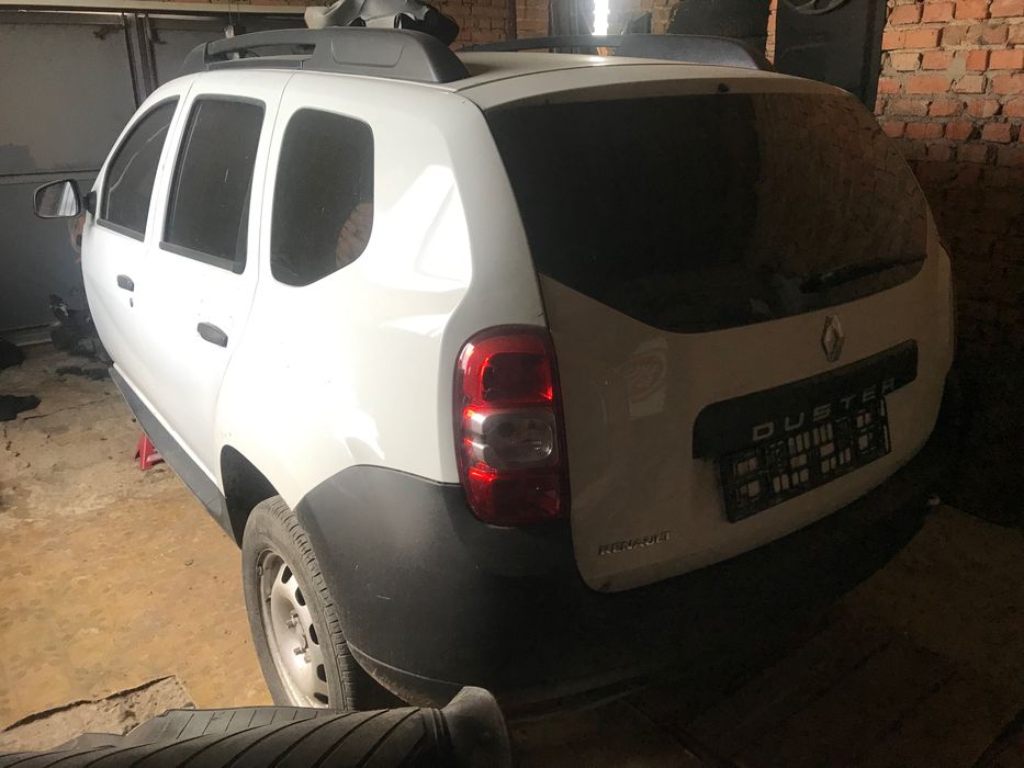 Скло Renault Dacia Duster